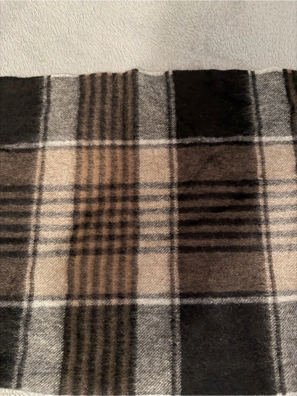 Bodio’s Mongolia Plaid Scarf NWT - 100% cashmere Neutral Checkered